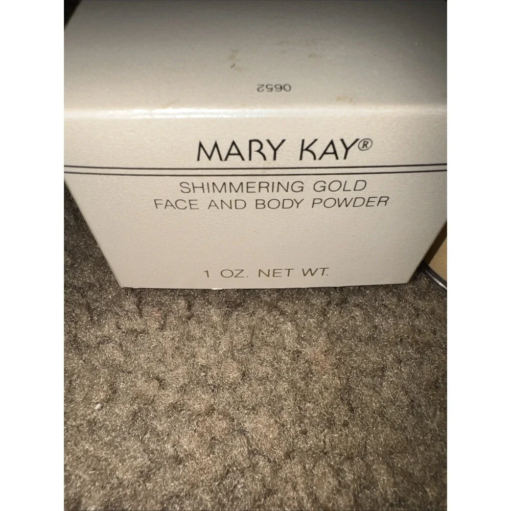 Mary Kay SHIMMERING GOLD FACE and BODY POWDER 1oz NIB